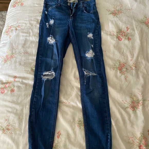 Topshop Moto Distressed Ripped Skinny Jeans As Seen on Daisy Ridley - Picture 2 of 7